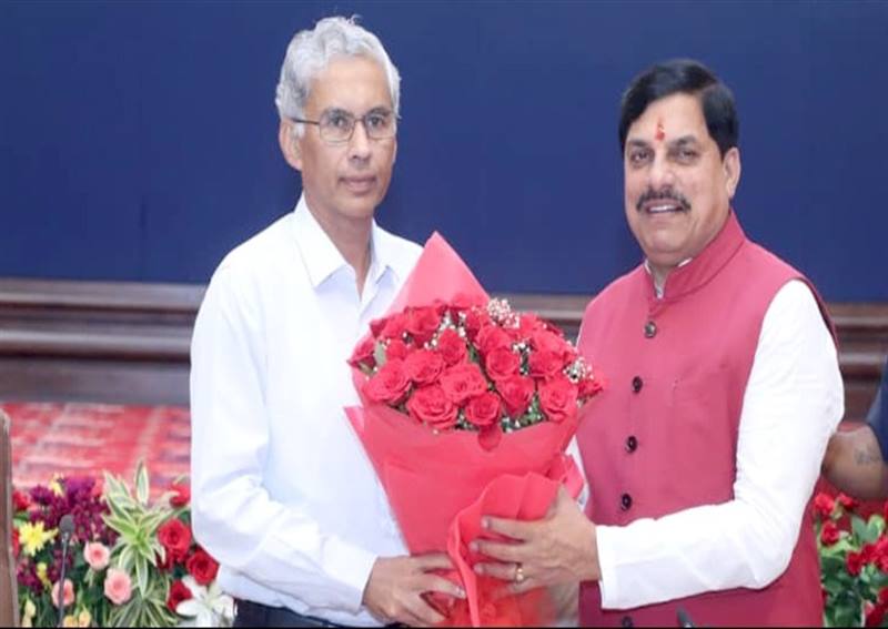 मुख्यमंत्री डॉ. मोहन यादव ने किया कलेक्टर-कमिश्नर कॉन्फ्रेंस 2025 का शुभारंभ 4 1759823968 WhatsApp Image 2025 10 07 at 13.28.32